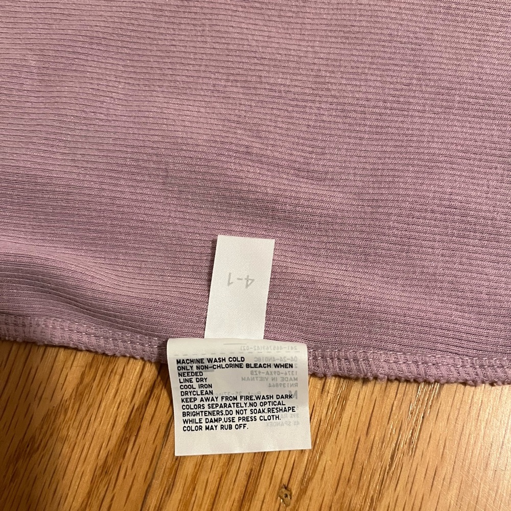 Uniqlo women’s soft ribbed lavender tank top size Medium - Picture 5 of 6